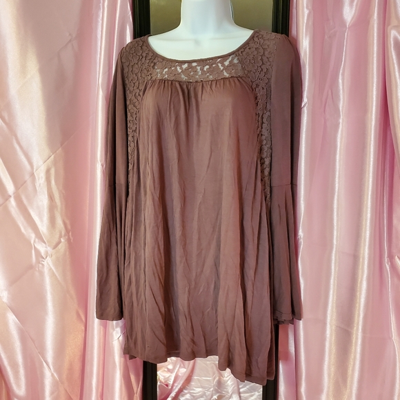 Bell sleeve lace tunic - Picture 2 of 10